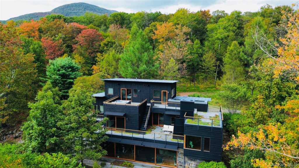 125 Valley View Way, Woodstock, NY 12448