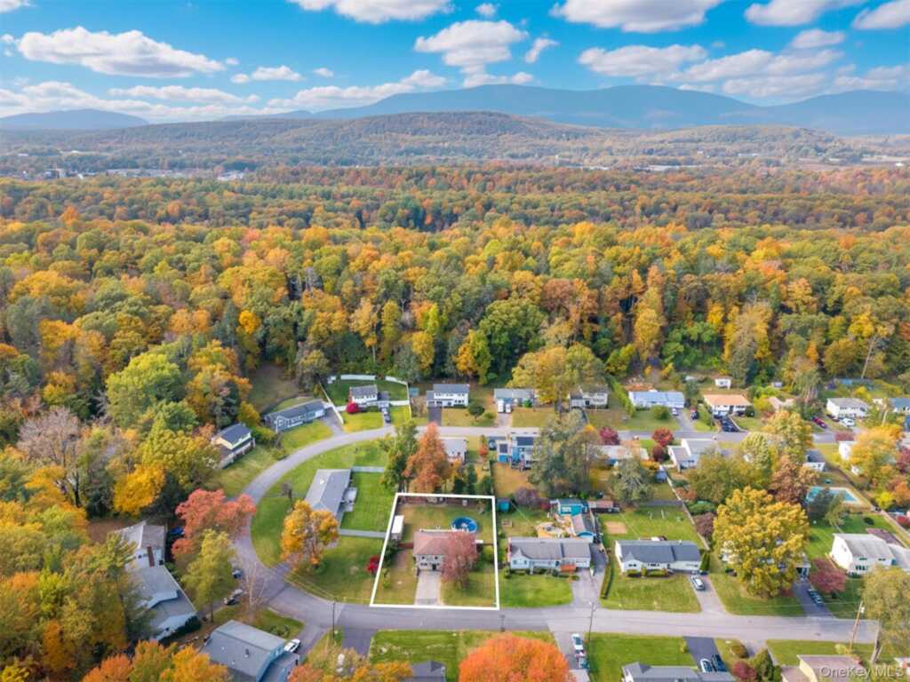 30 Willow Road, Saugerties, NY 12477 - Photo 2 of 40