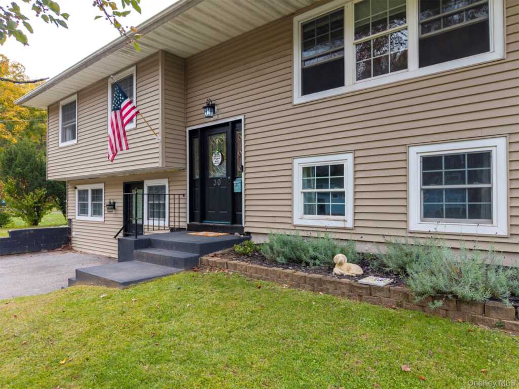 30 Willow Road, Saugerties, NY 12477 - Photo 3 of 40