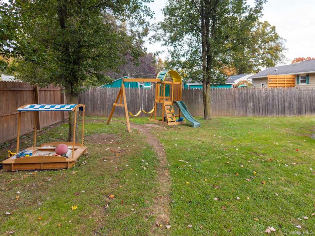 30 Willow Road, Saugerties, NY 12477 - Photo 35 of 40