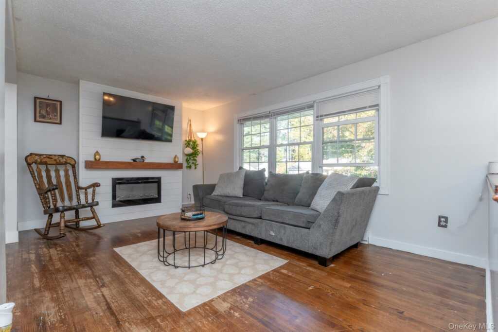 30 Willow Road, Saugerties, NY 12477 - Photo 7 of 40