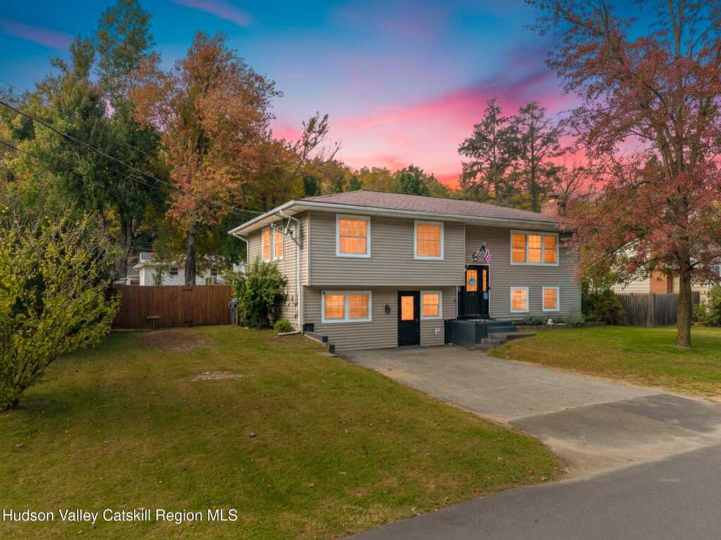 30 Willow Road, Saugerties, NY 12477