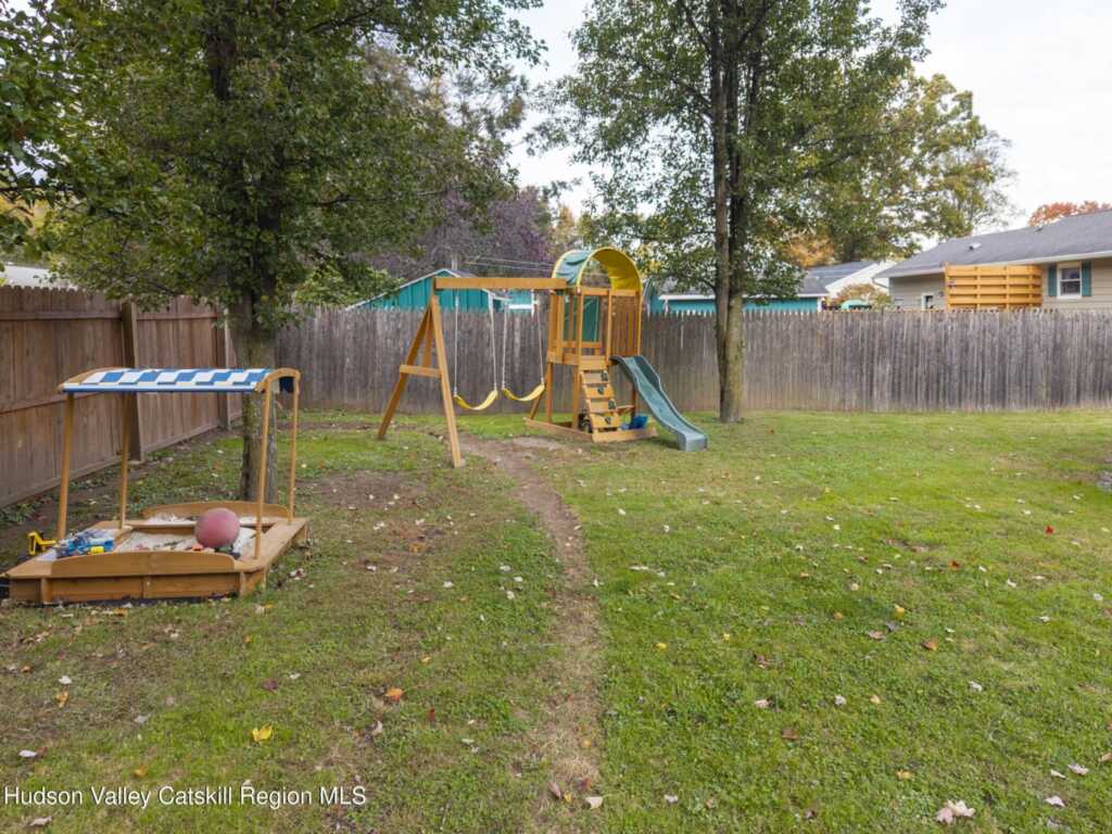 30 Willow Road, Saugerties, NY 12477 - Photo 35 of 40