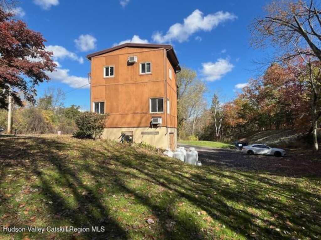 1050 Lucas Avenue, Unit #B, Hurley, NY 12443 - Photo 6 of 7