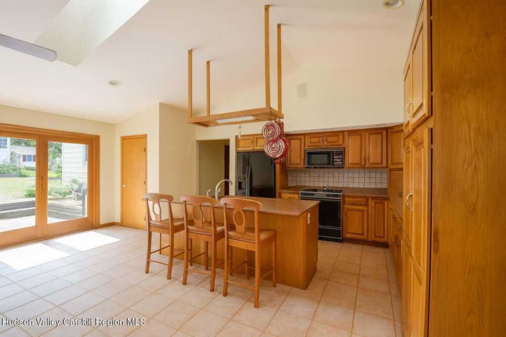 112 Glen Street, Kingston, NY 12401 - Photo 4 of 16