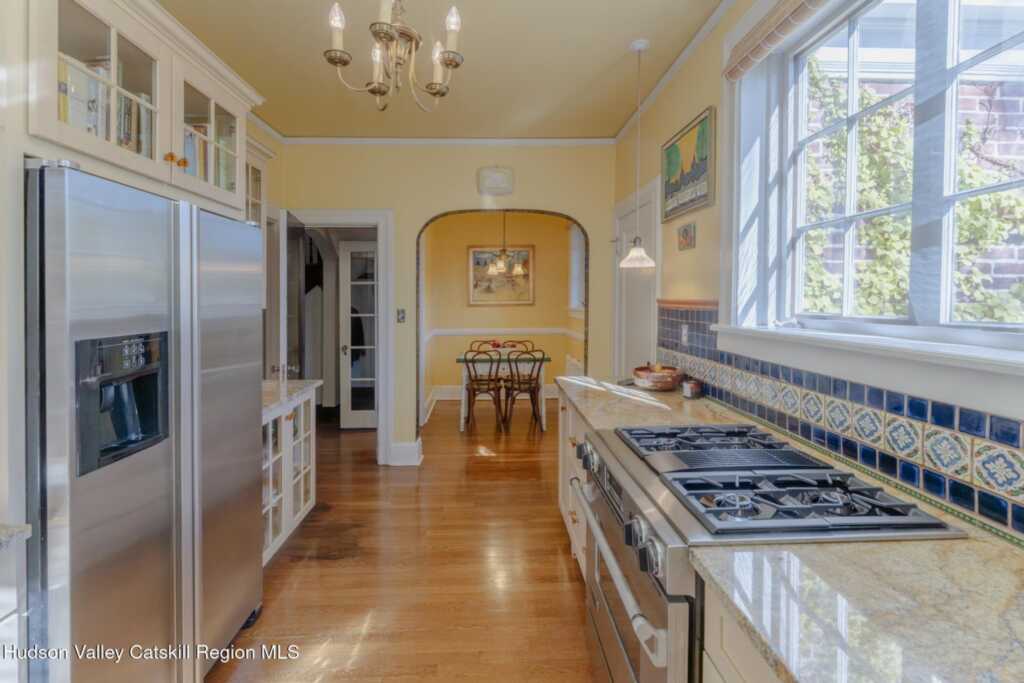 256 Albany Avenue, Kingston, NY 12401 - Photo 23 of 50