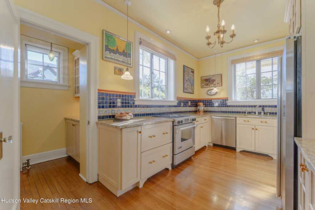 256 Albany Avenue, Kingston, NY 12401 - Photo 24 of 50