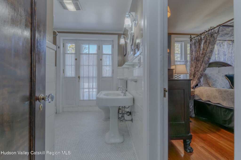 256 Albany Avenue, Kingston, NY 12401 - Photo 41 of 50