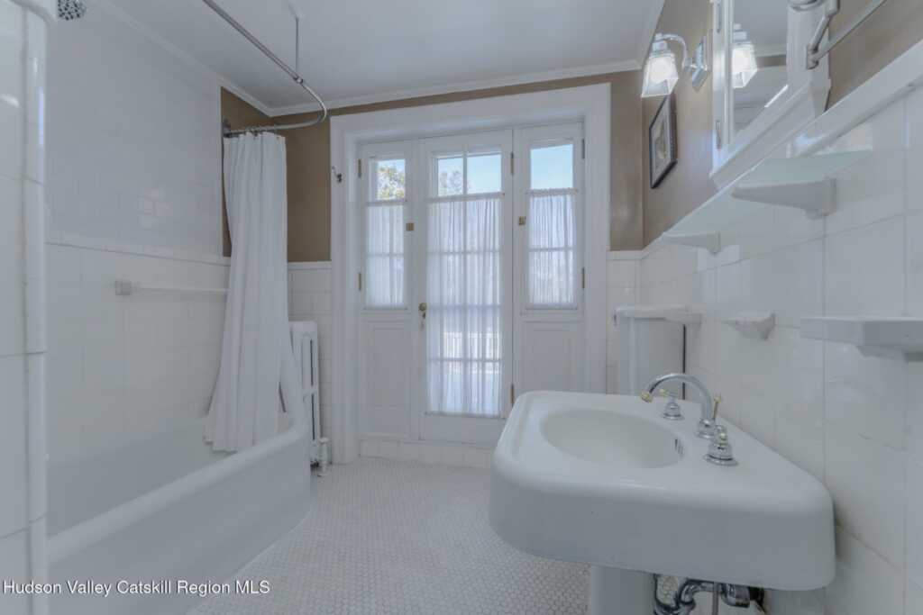 256 Albany Avenue, Kingston, NY 12401 - Photo 42 of 50