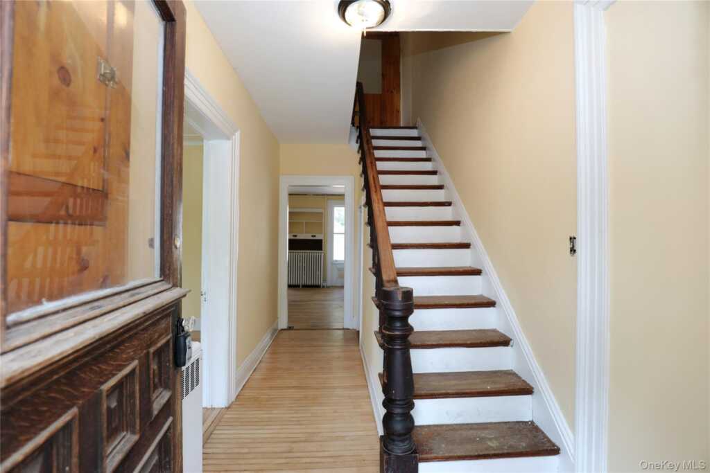 23 Lafayette Street, Saugerties, NY 12477 - Photo 2 of 39