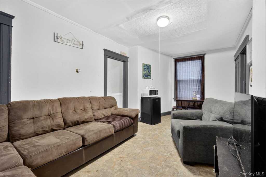 170 Downs Street, Kingston, NY 12401 - Photo 4 of 27