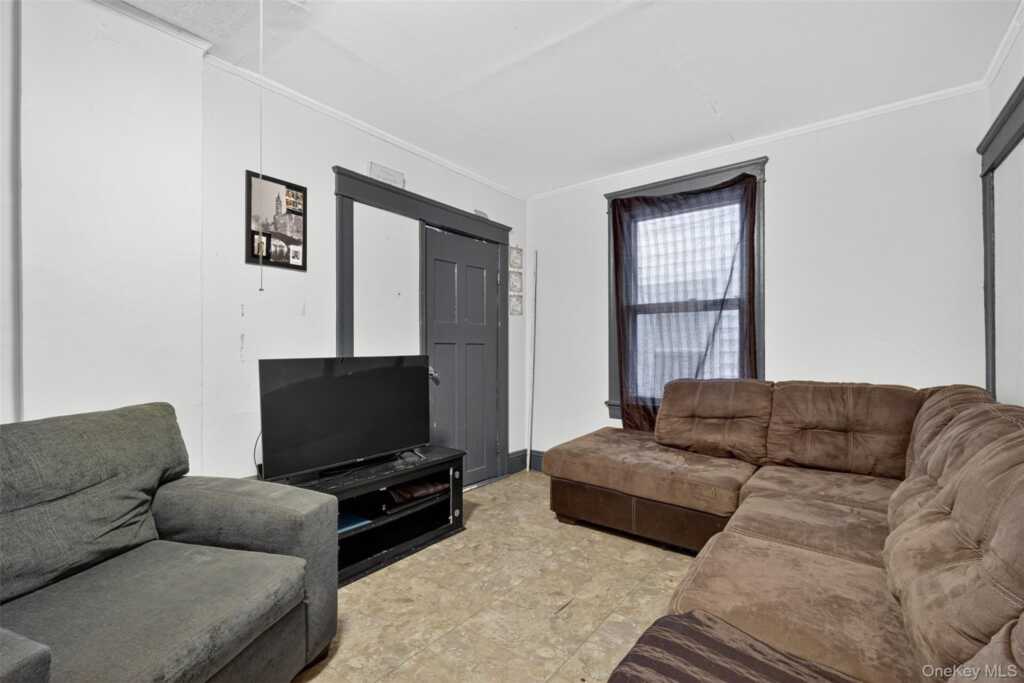 170 Downs Street, Kingston, NY 12401 - Photo 5 of 27