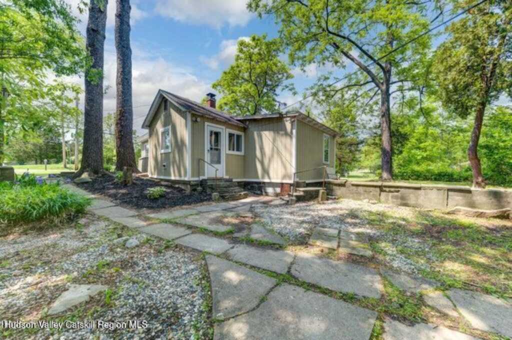 3956 Route 9w, Saugerties, NY 12477