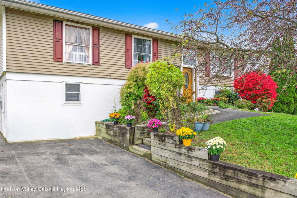 229 Heather Lane, Kingston, NY 12401 - Photo 3 of 40