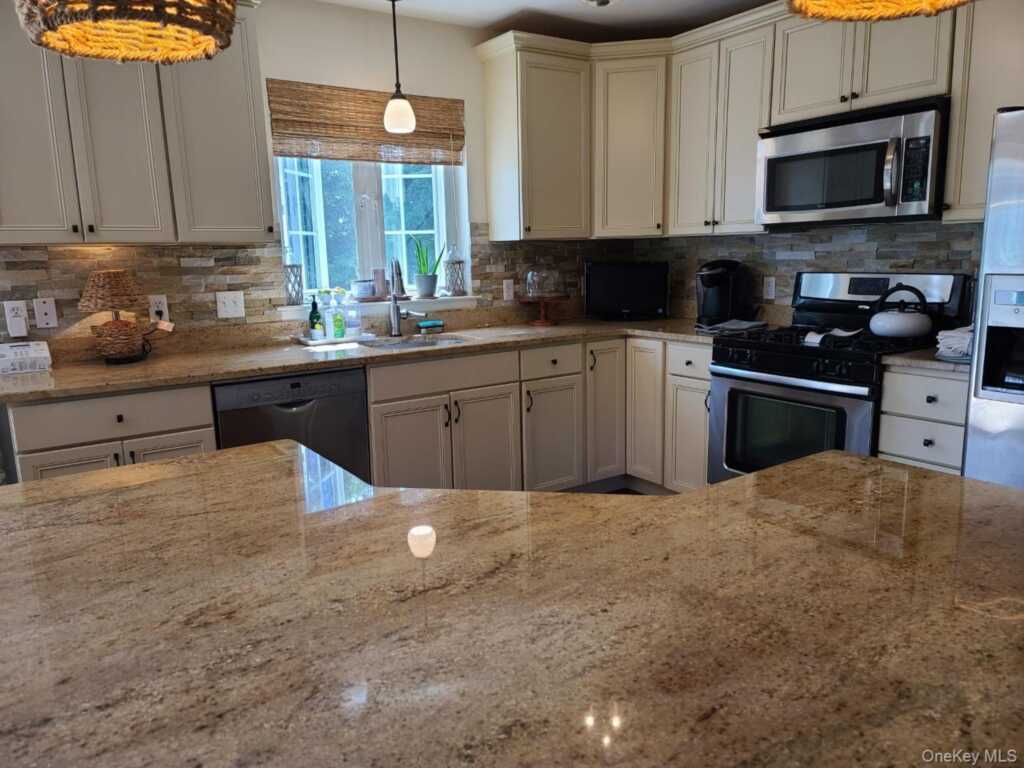 11 Beacham Road, Rhinebeck, NY 12572 - Photo 11 of 27