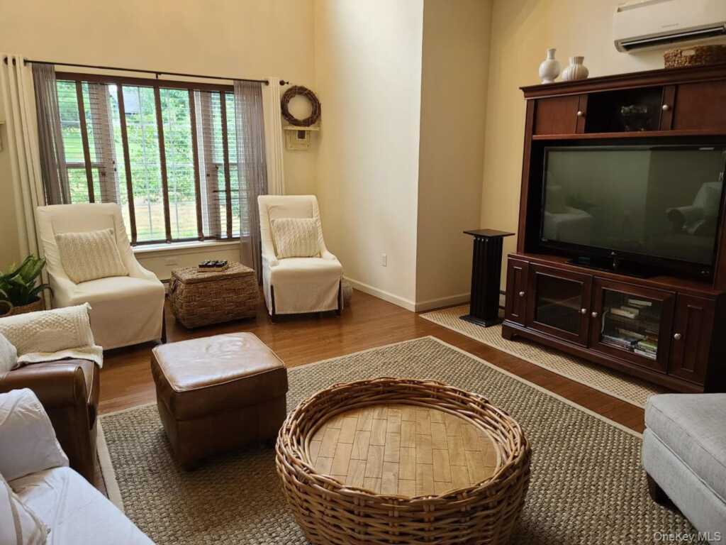 11 Beacham Road, Rhinebeck, NY 12572 - Photo 3 of 27