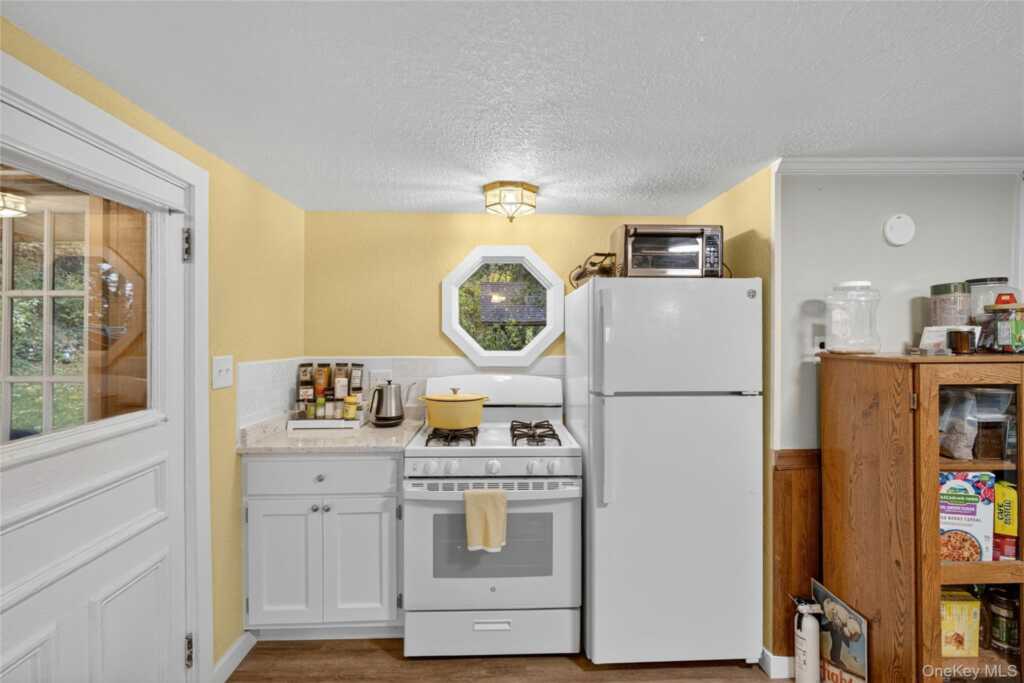 81 Dewitt Street, Kingston, NY 12401 - Photo 19 of 38