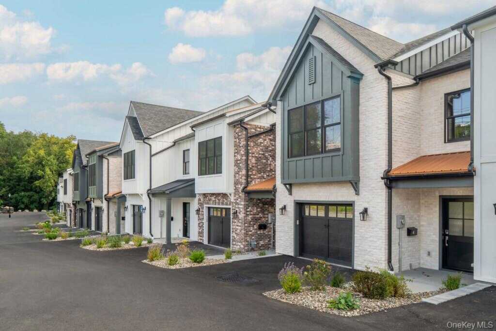 16 Icehouse Drive, Saugerties, NY 12477