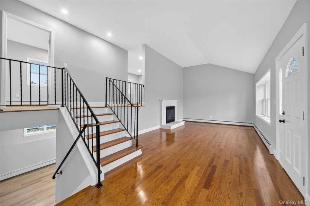 13 Mountain View Avenue, Saugerties, NY 12477 - Photo 4 of 42