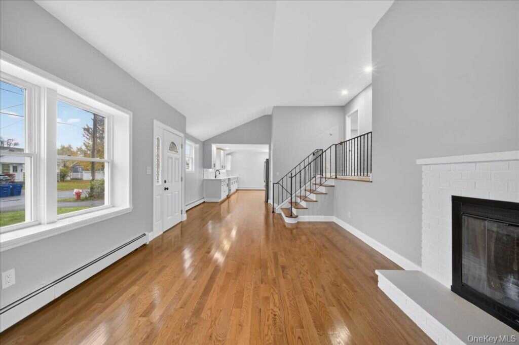 13 Mountain View Avenue, Saugerties, NY 12477 - Photo 5 of 42