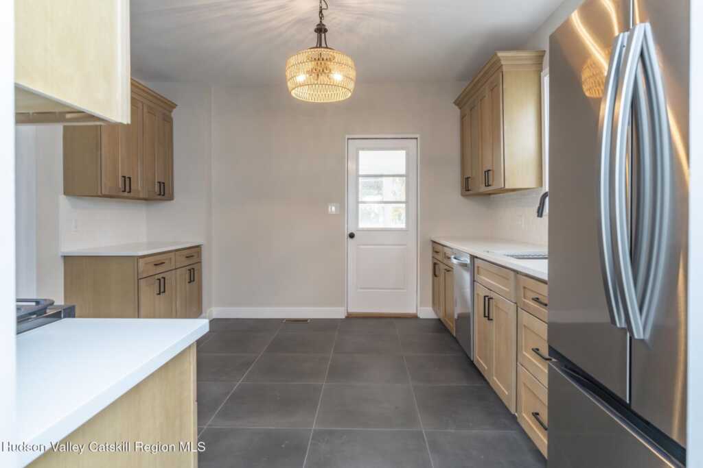 49 Montrepose Avenue, Kingston, NY 12401 - Photo 8 of 38