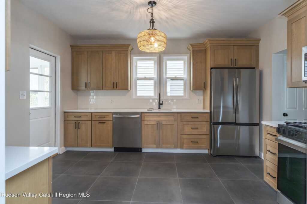 49 Montrepose Avenue, Kingston, NY 12401 - Photo 9 of 38