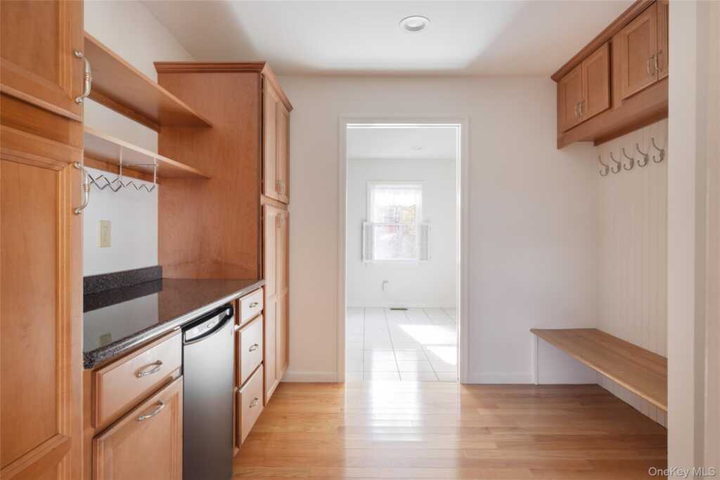 6 Somers Drive, Rhinebeck, NY 12572 - Photo 12 of 32