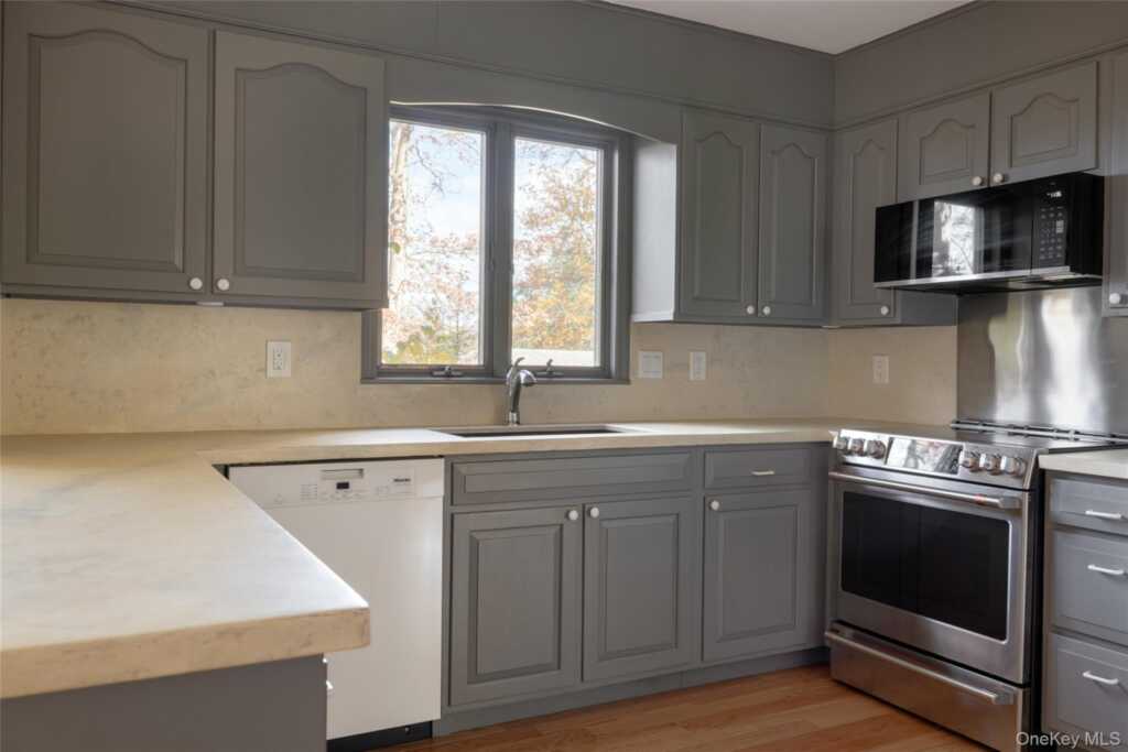 6 Somers Drive, Rhinebeck, NY 12572 - Photo 4 of 32