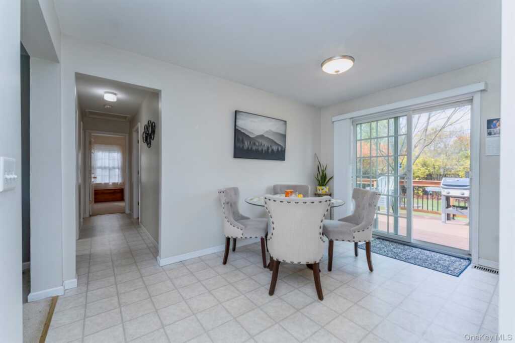 11 Carol Anns Way, Saugerties, NY 12477 - Photo 10 of 40