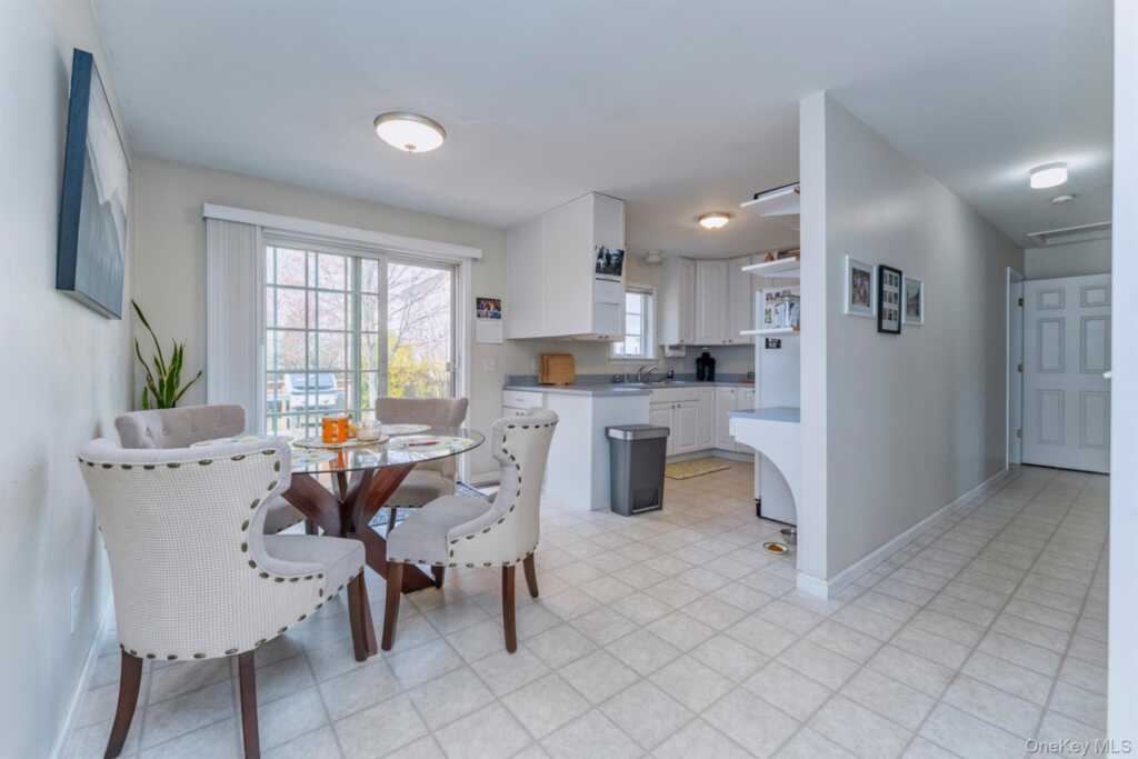 11 Carol Anns Way, Saugerties, NY 12477 - Photo 13 of 40