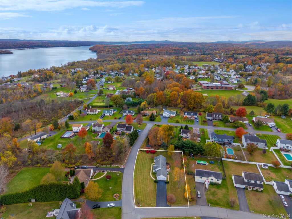 11 Carol Anns Way, Saugerties, NY 12477 - Photo 2 of 40