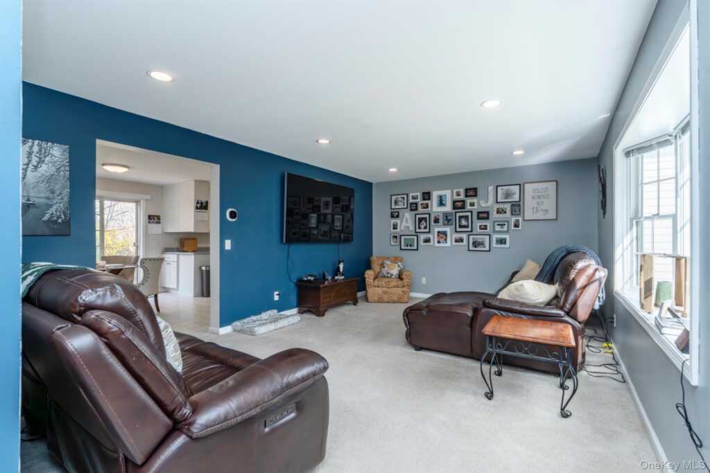 11 Carol Anns Way, Saugerties, NY 12477 - Photo 5 of 40