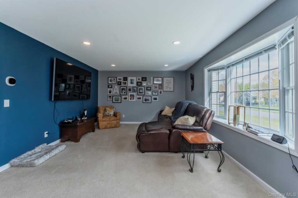 11 Carol Anns Way, Saugerties, NY 12477 - Photo 6 of 40