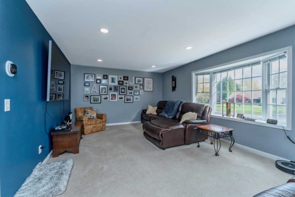 11 Carol Anns Way, Saugerties, NY 12477 - Photo 7 of 40