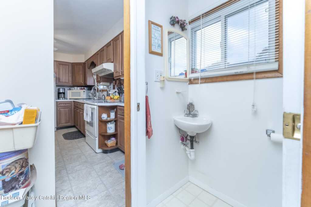 56 Derrenbacher Street, Kingston, NY 12401 - Photo 14 of 32