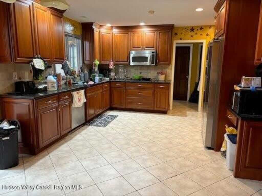 248 Hillside Terrace, Kingston, NY 12401 - Photo 4 of 33