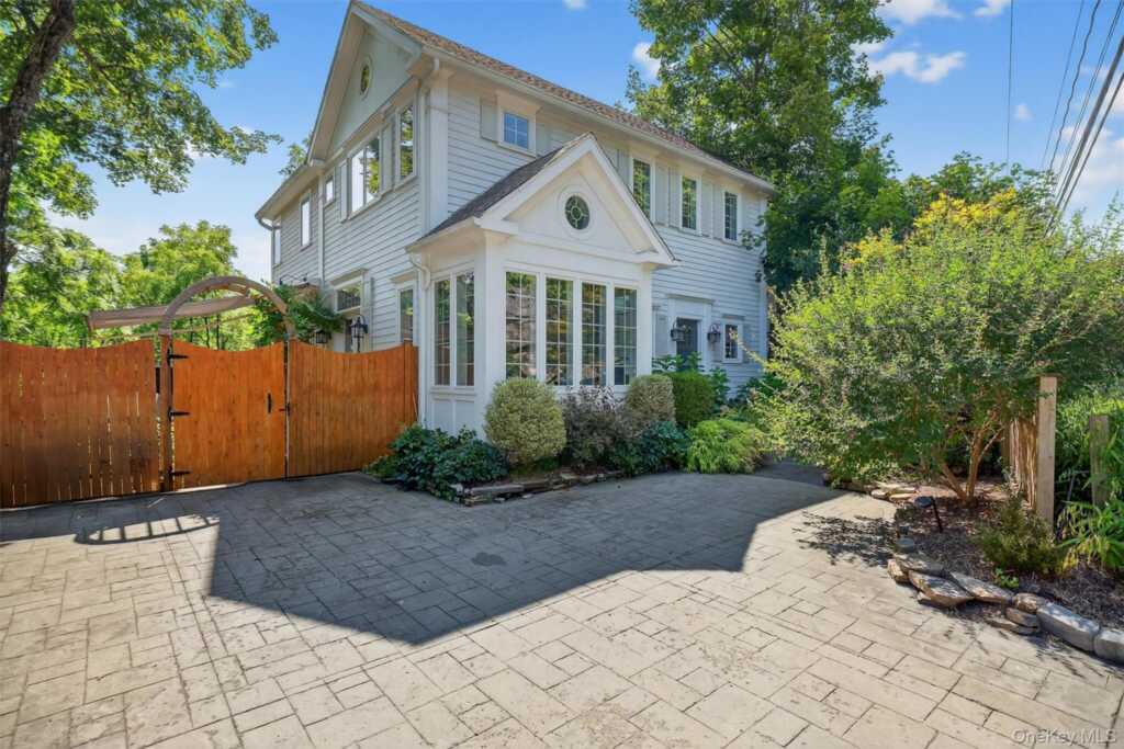 669 Route 213, Rosendale, NY 12472 - Photo 2 of 34