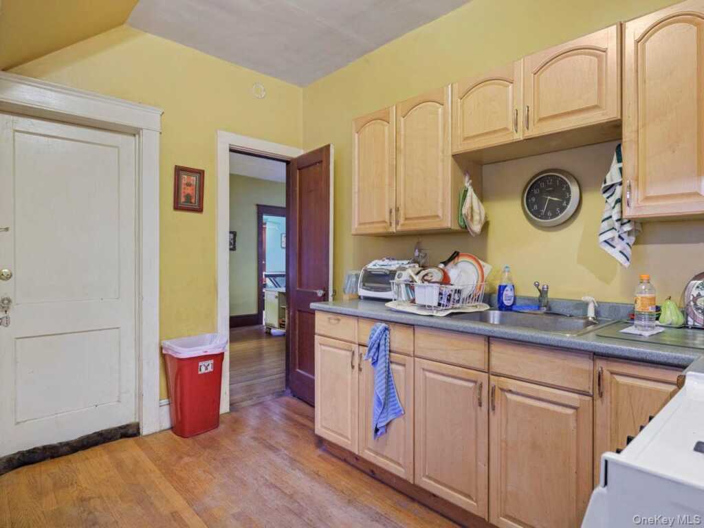 192 Washington Avenue, Kingston, NY 12401 - Photo 15 of 19