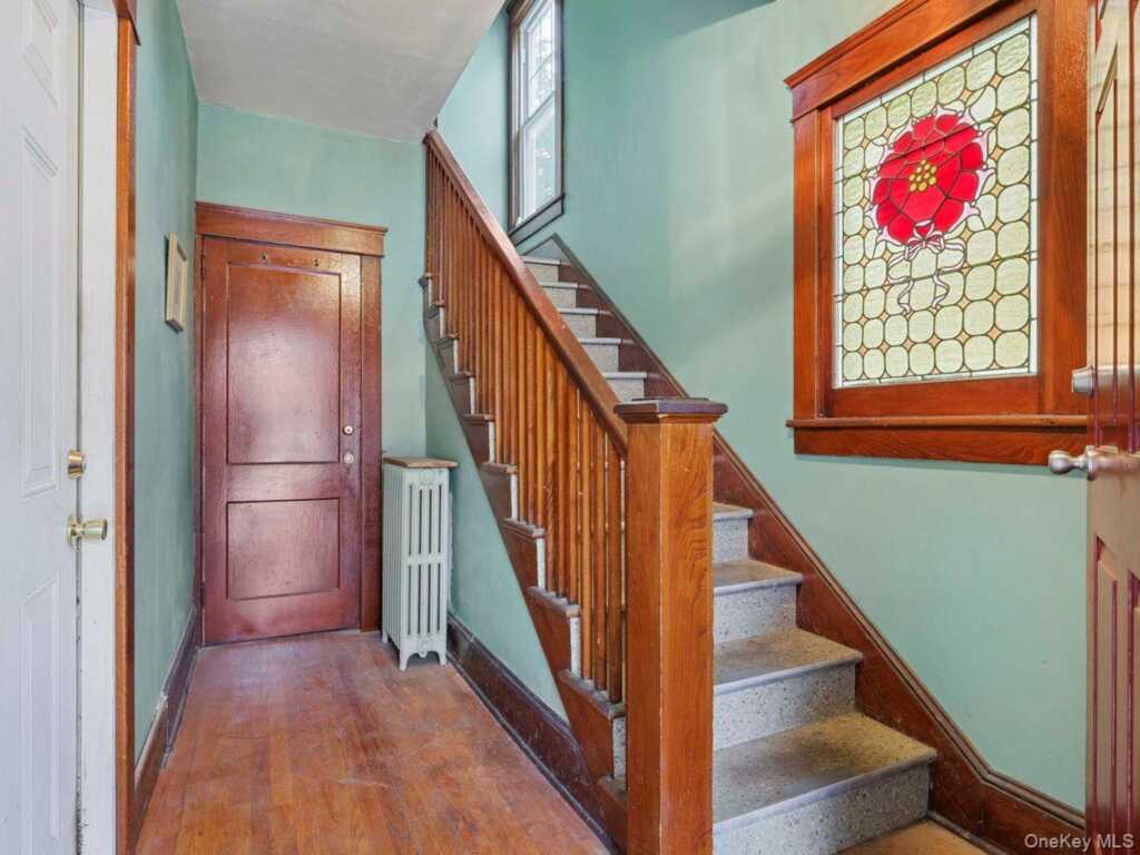 192 Washington Avenue, Kingston, NY 12401 - Photo 2 of 19