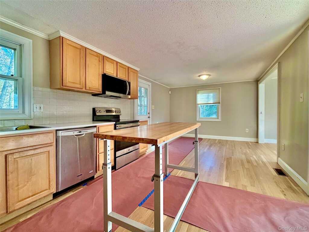 19 Crosmour Road, Rhinebeck, NY 12572 - Photo 12 of 29