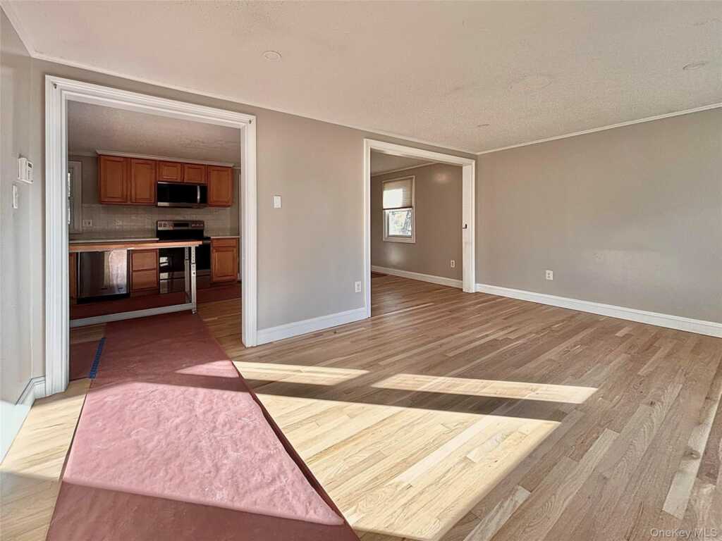 19 Crosmour Road, Rhinebeck, NY 12572 - Photo 5 of 29