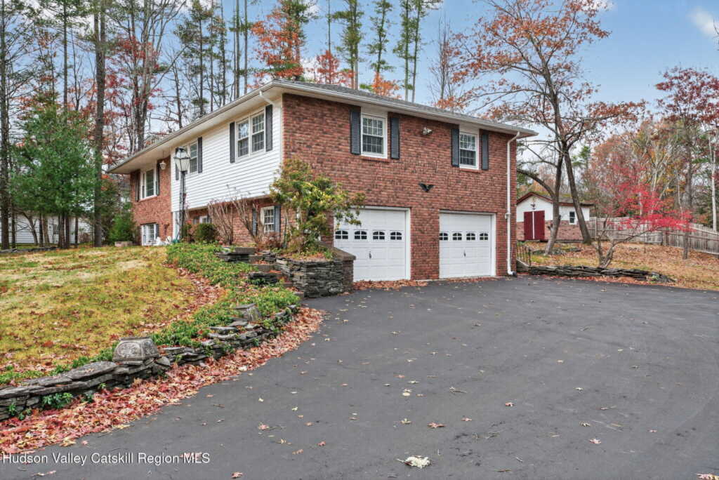 34 Forestwood Drive, Woodstock, NY 12498 - Photo 4 of 30