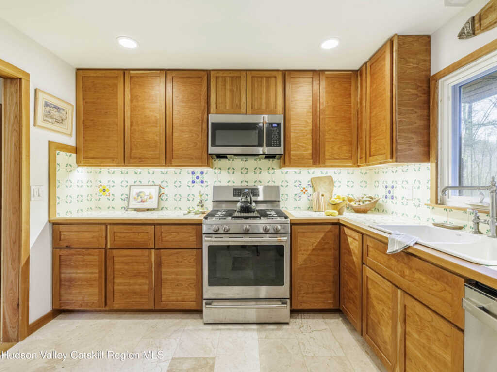 10 Purdy Hollow Road, Woodstock, NY 12498 - Photo 11 of 28