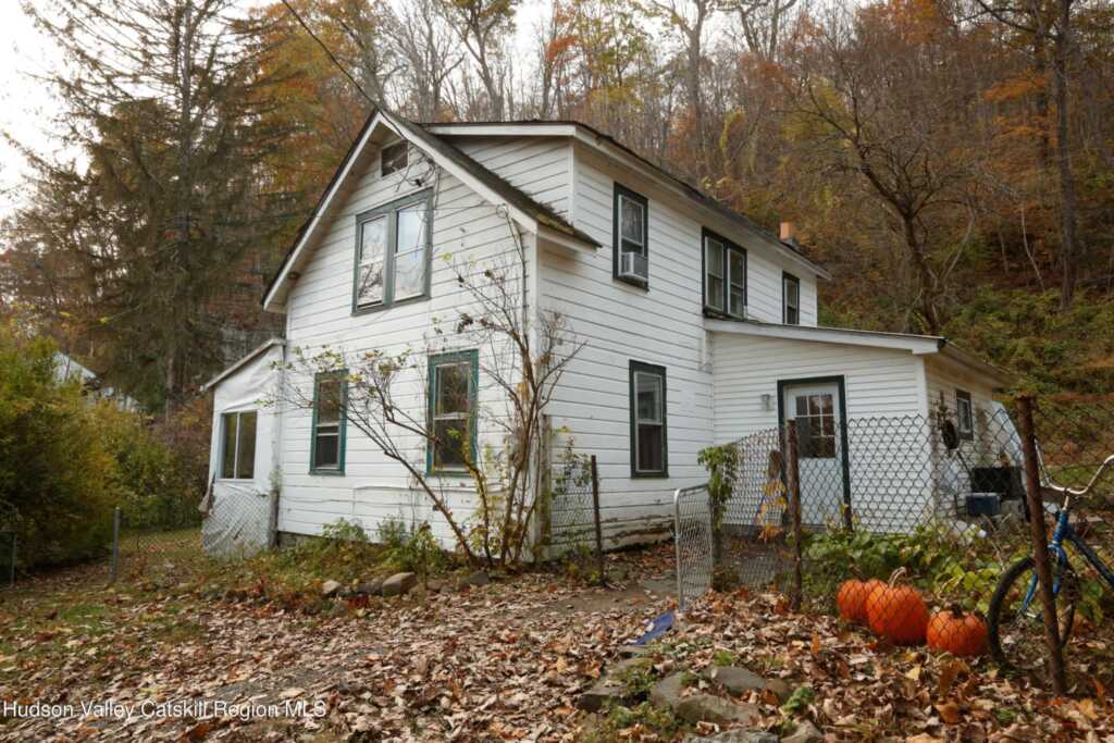 17 Hardenburgh Lane, Rosendale, NY 12472