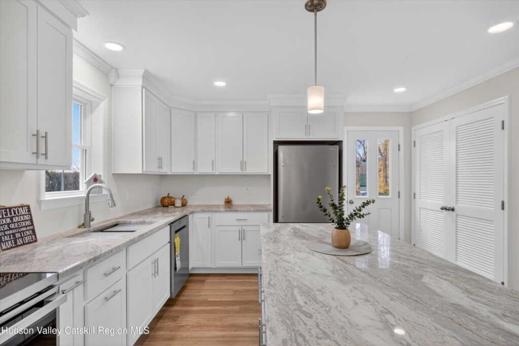 25 Teetsel Street, Saugerties, NY 12477 - Photo 13 of 28