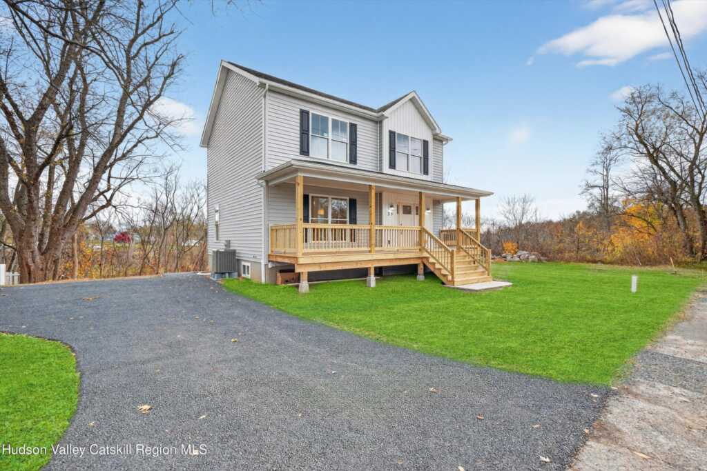 25 Teetsel Street, Saugerties, NY 12477 - Photo 2 of 28