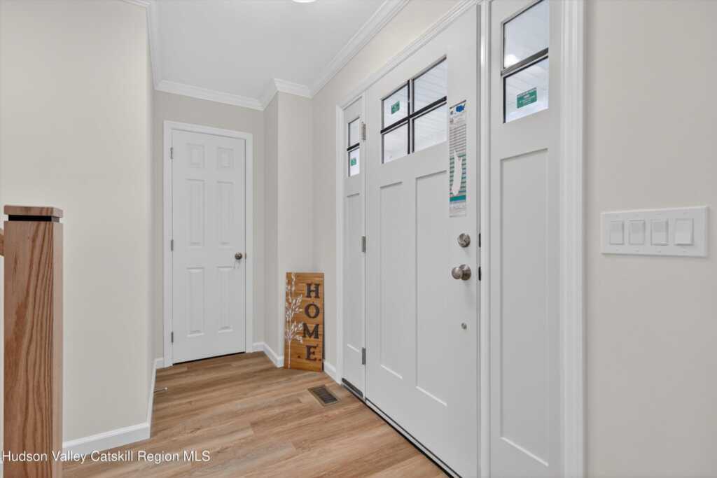 25 Teetsel Street, Saugerties, NY 12477 - Photo 5 of 28