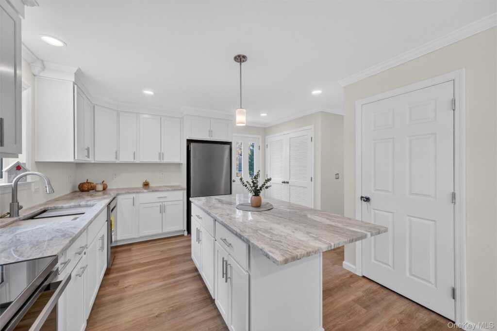 25 Teetsel Street, Saugerties, NY 12477 - Photo 13 of 30