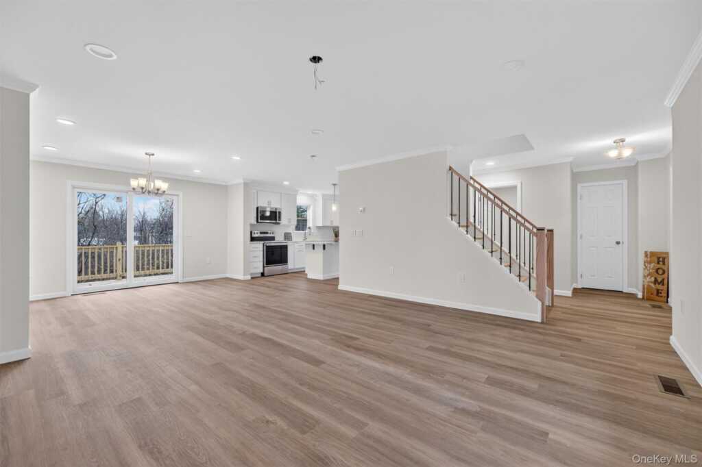 25 Teetsel Street, Saugerties, NY 12477 - Photo 8 of 30