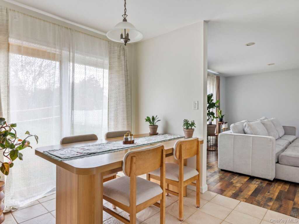 91 Canterbury Drive, Saugerties, NY 12477 - Photo 10 of 39